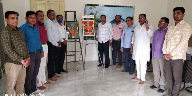 श्री. गो. से. हायस्कूल येथे स्वराज्य प्रेरक राष्ट्रमाता जिजाऊ व राष्ट्रभक्त स्वामी विवेकानंद यांची जयंती साजरी