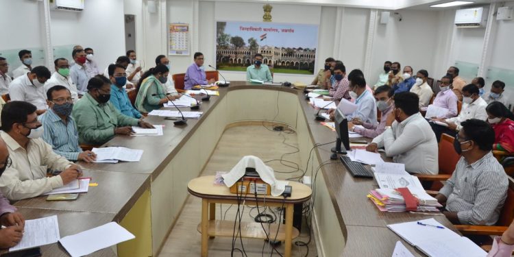 विहित कालावधीत निधी खर्च होणारेच प्रस्ताव सादर करावेत – जिल्हाधिकारी अभिजीत राऊत