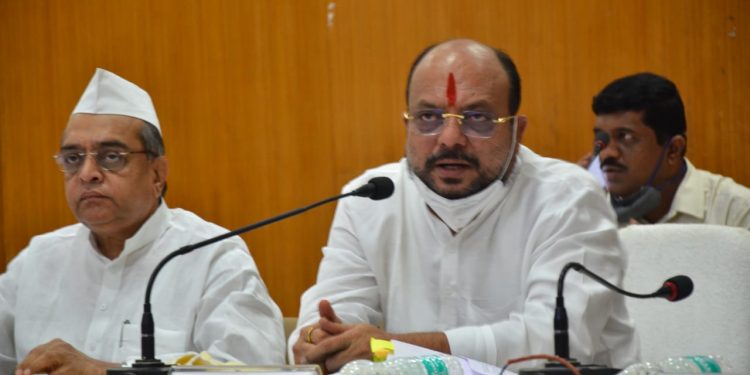 प्रारुप आराखड्यात लोकप्रतिनिधींनी सुचविलेल्या कामांचा प्राधान्याने समावेश करावा – पालकमंत्री ना. गुलाबराव पाटील यांचे निर्देश