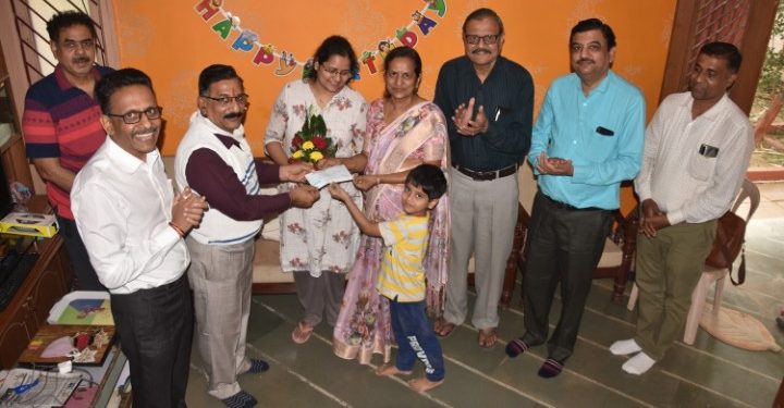 अयोध्येतील श्रीराम मंदिर निर्माण कार्यासाठी प्रा.सोमवंशी दाम्पत्याद्वारे एक लाख एकशे अकरा रुपयांचे योगदान