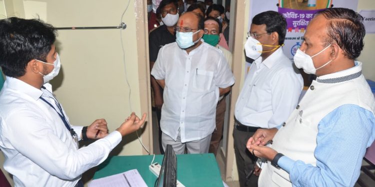 ‘कोविड’ लसीकरणानंतरही जिल्हावासीयांनी दक्षता घेणे आवश्यक – पालकमंत्री गुलाबराव पाटील