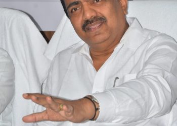 जळगाव जिल्ह्यातील प्रलंबित पाटबंधारे प्रकल्पांना चालना देण्यासाठी सुधारित प्रशासकीय मान्यतेचे प्रस्ताव सादर करा