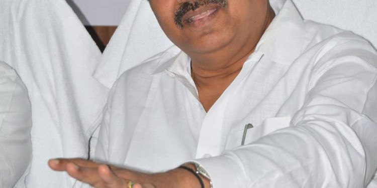 जळगाव जिल्ह्यातील प्रलंबित पाटबंधारे प्रकल्पांना चालना देण्यासाठी सुधारित प्रशासकीय मान्यतेचे प्रस्ताव सादर करा