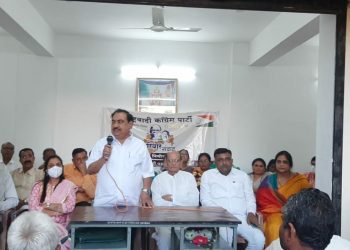 खडसेंच्या उपस्थित ‘राष्ट्रवादी परिवार संवाद यात्रे’च्या नियोजन संदर्भात मुक्ताईनगरात झाली बैठक