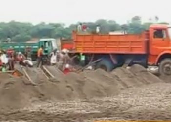 पाचोरा – भडगाव हद्दीतील गिरणाईला ओरबडत रोजच अवैध वाळू उपसा