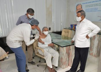 कांताई नेत्रालयात कोरोना व्हॅक्सीनेशन सेंटर आरंभ; लसीकरणास उत्तम प्रतिसाद