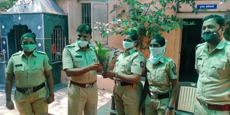 पाचोरा पोलीस स्टेशनला जागतिक महिला दिनानिमित्त महिला पोलिसांचा सन्मान