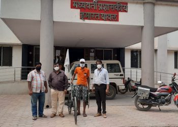‘माझे कुटुंब माझी जबाबदारी’ बाबत ३२ हजार किलोमिटर प्रवास करत तरुणाने केली जनजागृती