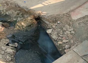 महापालिकेच्या उदासिनेतेमुळे हर्षवर्धन कॉलनीत रस्त्यात गटारी