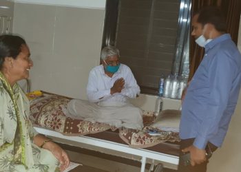 आमदार मंगेश चव्हाण यांची चाळीसगाव कोविड सेंटरला रात्री साडेबारा वाजता भेट