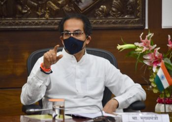 …तर संपूर्ण लॉकडाऊन लावून संसर्ग थोपविण्यासाठी नियोजन करा….  मुख्यमंत्री उद्धव ठाकरे यांचे निर्देश…