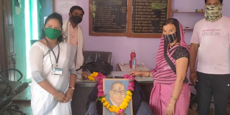 चुंचाळे येथे डॉ.बाबासाहेब आंबेडकरांना विनम्र अभिवादन