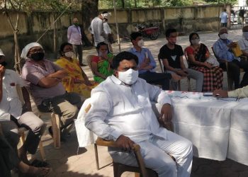 पाचोऱ्यात कोविड लसीकरणसाठी तब्बल सहा तास नागरीकांची ससेहोलपट ; कॉग्रेस आली मदतीला