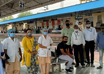 पाचोरा रेल्वे स्थानकावर प्रवाशांची कोविड चाचणीला सुरवात ; आज एक पॉझिटिव्ह रुग्ण आढळला