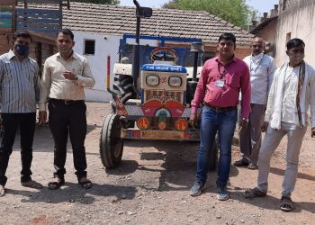 यावलच्या महसुल पथकाने केलेल्या कार्यवाहीत गौण खनिजची वाहतुक करणारे ट्रॅक्टर हे बेवारस स्थितीत जप्त