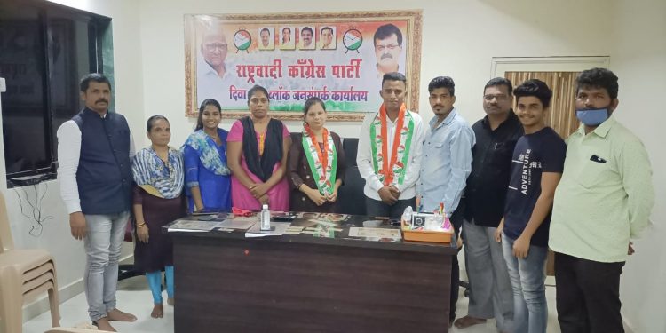 दिवा ब्लॉक येथे राष्ट्रवादी काँग्रेस पक्षात युवक व युवतीचा  पक्ष प्रवेश