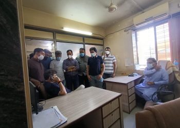 राज्यातील एक मंत्री ऑक्सिजन घेण्यासाठी थेट ऑक्सिजन उत्पादक कंपनीत ‘चार’ तास बसले….
