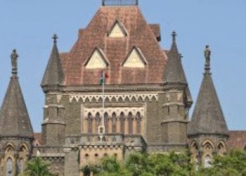 विद्यार्थ्यांनी वाढीव फी भरली नाही म्हणून त्यांना शिक्षणापासून, परिक्षेस बसण्यापासून वंचित ठेवता येणार नाही ; मे.उच्च न्यायालयाचे आदेश