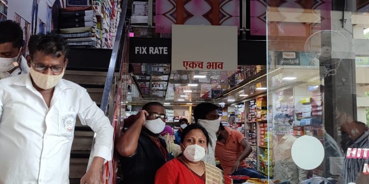 पाचोरा नगरपरिषदेतर्फे कोरोना नियमांचे उल्लंघन करणा-यांविरुध्द धडक दंडात्मक कारवाई