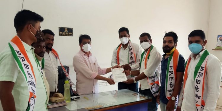 केन्द्र शासनाच्या शेतकरी विरोधी चुकीच्या धोरणामुळे देशाचा अन्नदाता मोठया आर्थीक संकटात : राष्ट्रवादी युवक काँग्रेसतर्फ जाहीर निषेध