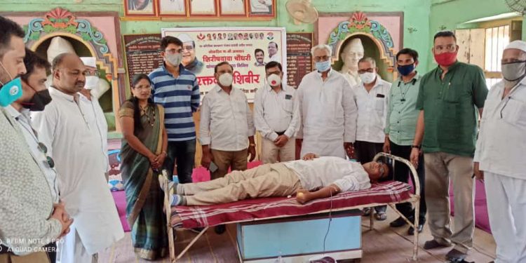 यावल येथे आमदार शिरीष चौधरीच्या वाढ दिवसानिमित्ताने ५५रक्तदात्यांनी स्वयंस्फूर्तीने केले रक्तदान ; युवकांचा मोठा सहभाग