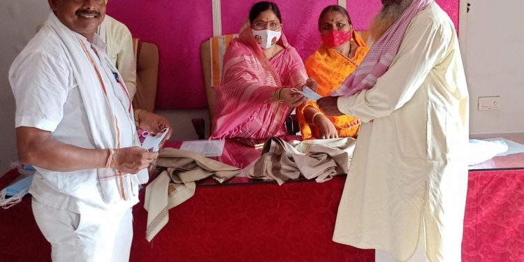 मोदी सरकारला ७ वर्षे पूर्ण ; विवरे येथे जि प अध्यक्षा  सौ.रंजना पाटील यांची सदिच्छा भेट