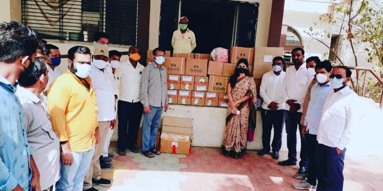 खा. रक्षा खडसेनीं स्वखर्चातून दिले कोविड रुग्णांसाठी औषधे ; प्रदेशाध्यक्ष चंद्रकांत पाटील म्हणाले…