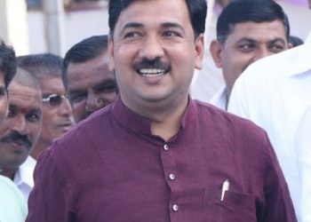 अखेर अदृश्य हातांनी मराठ्यांच्या  पाठीत खंजीर खुपसला…