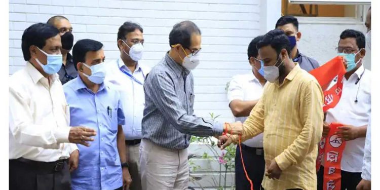 जळगावात भाजपला आणखी एक धक्का ; मनपातील ३ नगरसेवकांचा शिवसेनेत प्रवेश