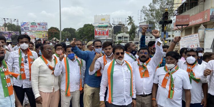 जळगावात भाजपाचे ‘चक्काजाम आंदोलन’