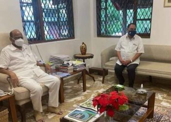 फडणवीसांनंतर एकनाथ खडसे शरद पवारांच्या भेटीला ; राजकीय चर्चेला उधाण