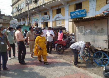 पाचोरा शहरातील मुख्य रस्त्यांवरील अनाधिकृत अतिक्रमणधारकांवर मुख्याधिकारी शोभा बाविस्कर यांची धडक कार्यवाही
