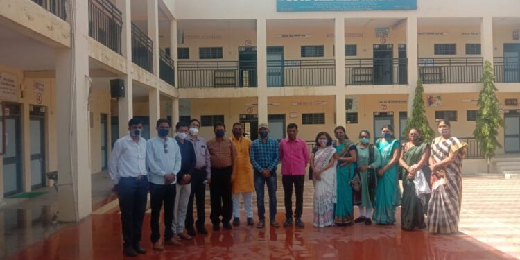 चाळीसगाव तालुक्यातील खाजगी व स्वयंअर्थसहाय्यित शाळांची बैठक संपन्न