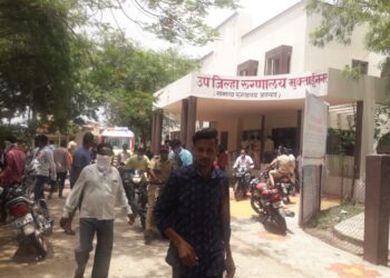 मुक्ताईनगर येथे वृद्धावर हत्याराने वार : तीन जण ताब्यात तर एक फरार