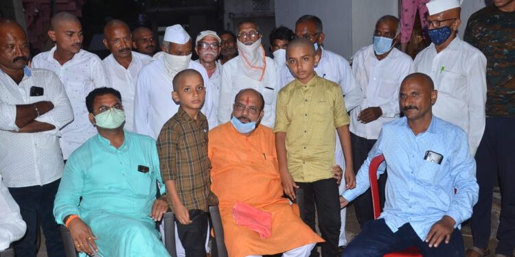 खेडगाव येथील वीर जवानाच्या कुटुंबाचे पालकमंत्री गुलाबराव पाटील यांनी केले सात्वंन