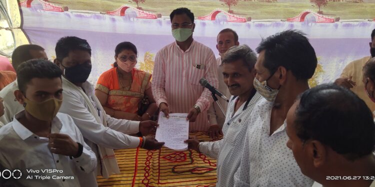 ‘आपला आमदार आपल्या गावी’ मोहिमेस मोठा प्रतिसाद