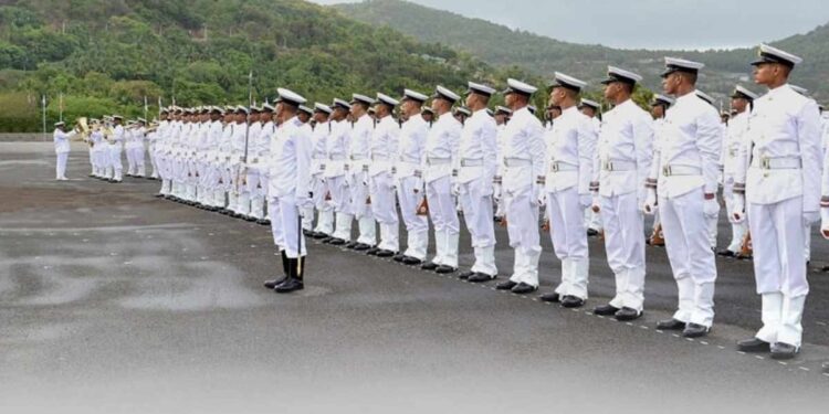 १२ वी उत्तीर्णांना संधी ; राष्ट्रीय संरक्षण व नौदल अकॅडमीमध्ये 400 जागांसाठी भरती