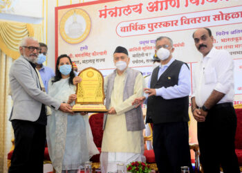 पत्रकारांनी आवश्यक त्या ठिकाणी आपल्या लेखणीची धार अधिक तीव्र करावी – राज्यपाल