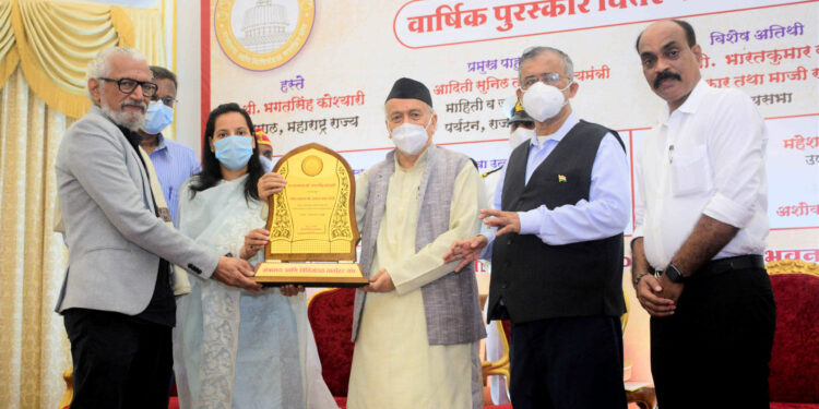 पत्रकारांनी आवश्यक त्या ठिकाणी आपल्या लेखणीची धार अधिक तीव्र करावी – राज्यपाल