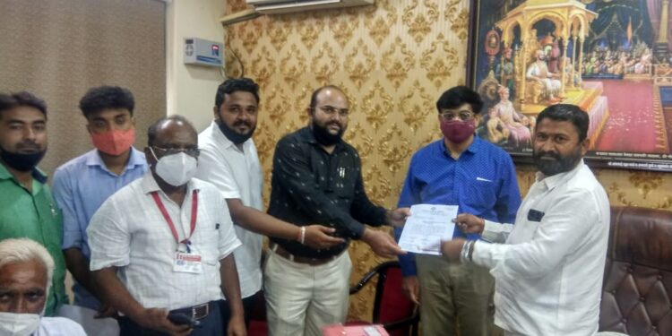 खासगी शाळेच्या मनमानी “फी” पासून सर्वसामान्य पालकांना दिलासा मिळावा; महाराष्ट्र स्टुडंन्ट्स युनियन चे शिक्षण सभापती व शिक्षणाधिकारी यांना निवेदन