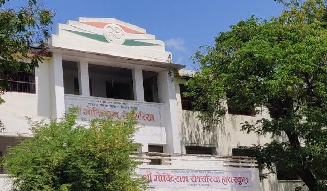 श्री.गो से हायस्कूल देतेय अडीच हजार विद्यार्थ्यांना ऑनलाइन शिक्षण