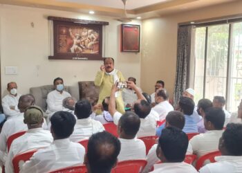 पाचोरा राष्ट्रवादी काँग्रेसच्या निरीक्षकांनी घेतली आढावा बैठक