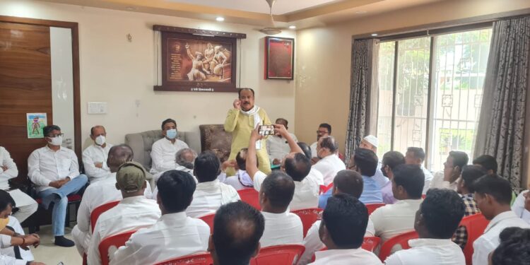 पाचोरा राष्ट्रवादी काँग्रेसच्या निरीक्षकांनी घेतली आढावा बैठक