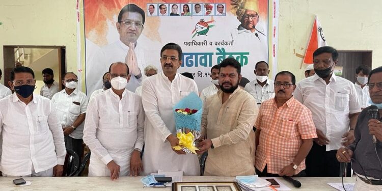 जळगाव शहर राष्ट्रवादी काँग्रेस पार्टीचे आढावा बैठक संपन्न