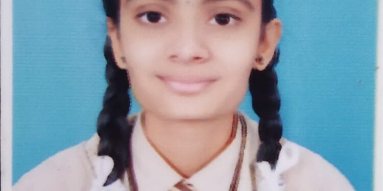 पित्याचे छत्र हरविलेल्या पल्लवी ने गाठले यशाचे शिखर