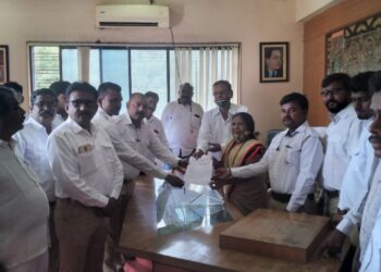 विश्वभुषण डॉ.बाबासाहेब आंबेडकर यांचे पुर्णाकृती स्मारक चाळीसगाव रेल्वे स्टेशन जवळ झाले पाहिजे यासाठी समता सैनिक दलाचे नगर परिषदेस निवेदन