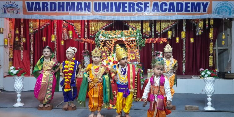 वर्धमान युनिव्हर्स अकॅडमी CBSC इंग्लिश मिडीयम स्कुल येथे आषाढी एकादशी उत्साहात साजरी