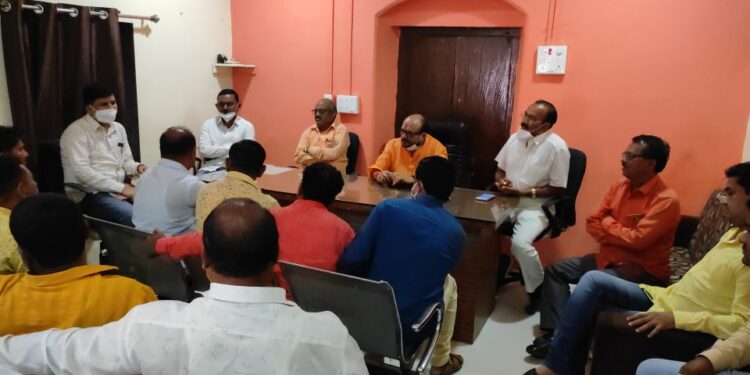 घरगुती ग्राहकांचे वीज कनेक्शन कापु नये ; पालकमंत्री गुलाबराव पाटील यांचे निर्देश