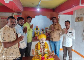 पाचोरा माळी समाज व बहुजन समाजा तर्फे आषाढी एकादशी निमित्त महाआरती