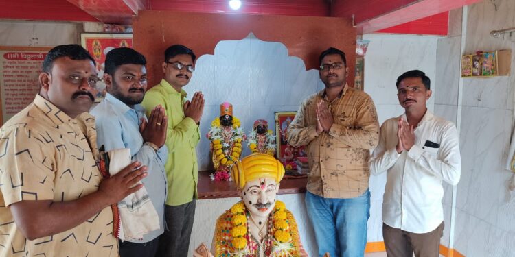 पाचोरा माळी समाज व बहुजन समाजा तर्फे आषाढी एकादशी निमित्त महाआरती